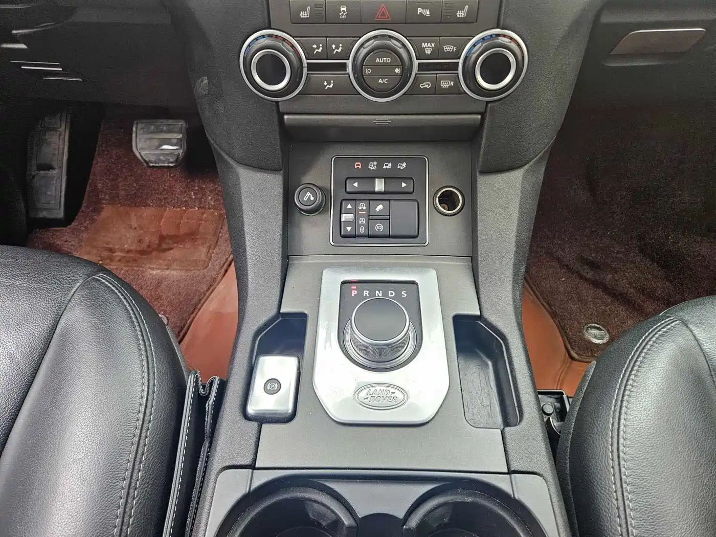 Land Rover Discovery 2016 3.0 SC V6 SE фото 8