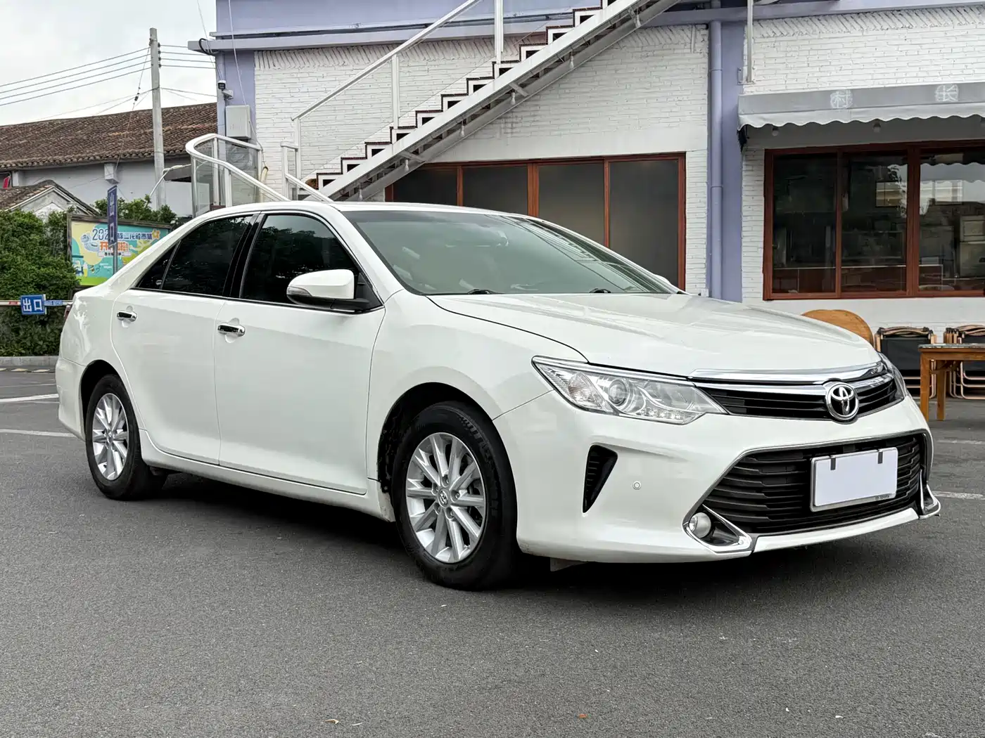 Toyota Camry 2016 2.0E 10th Anniversary Elite Edition фото 3