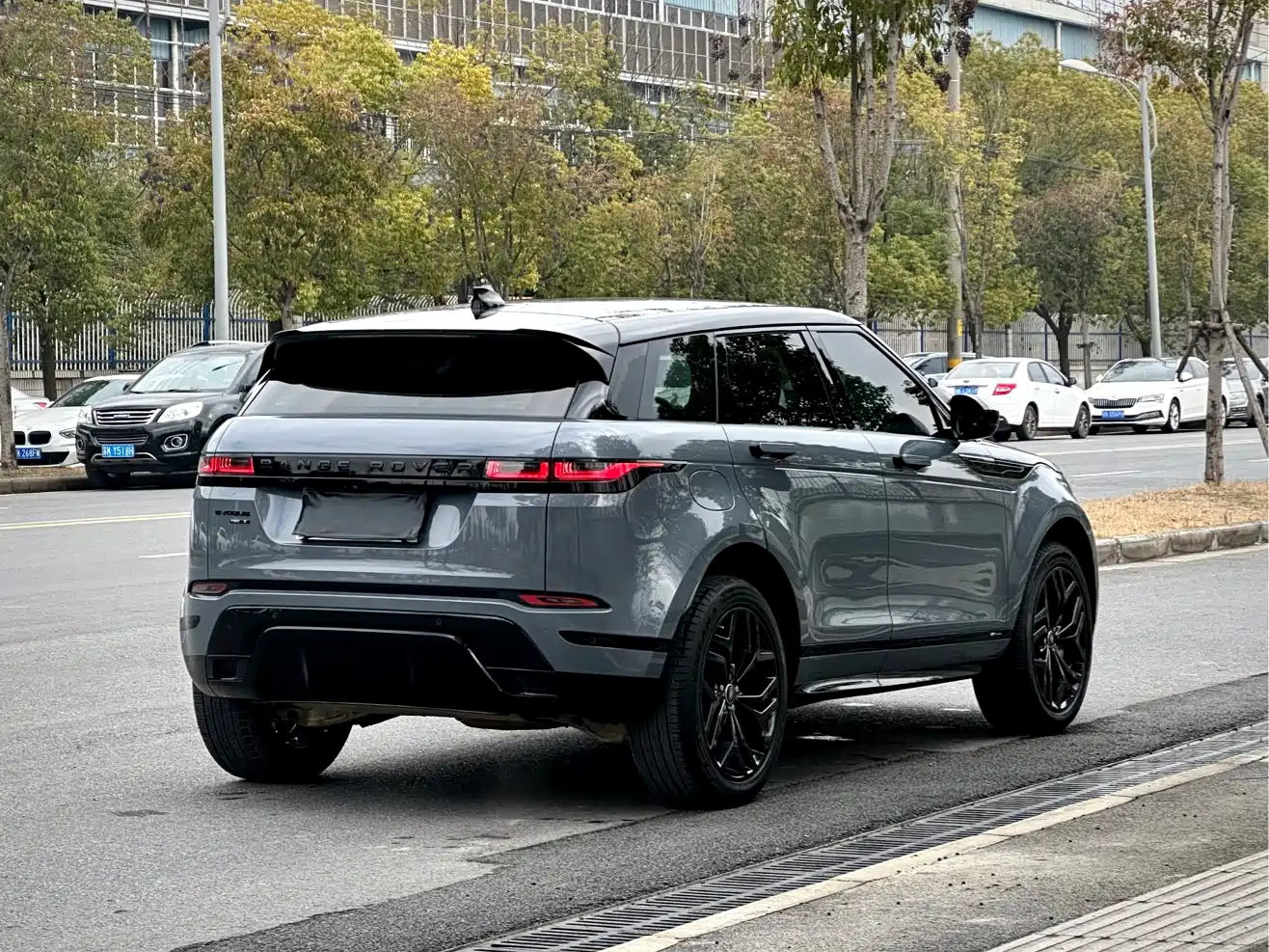 Land Rover Range Rover Evoque 2020 Model 249PS R-DYNAMIC S Gloss Black Sport Edition фото 4