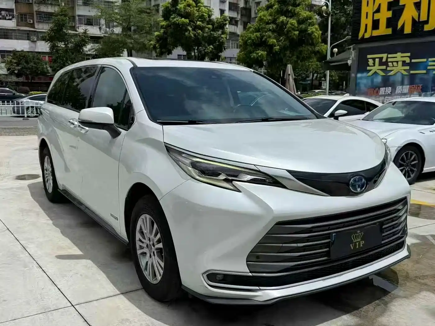 Фото 1 - Toyota Sienna