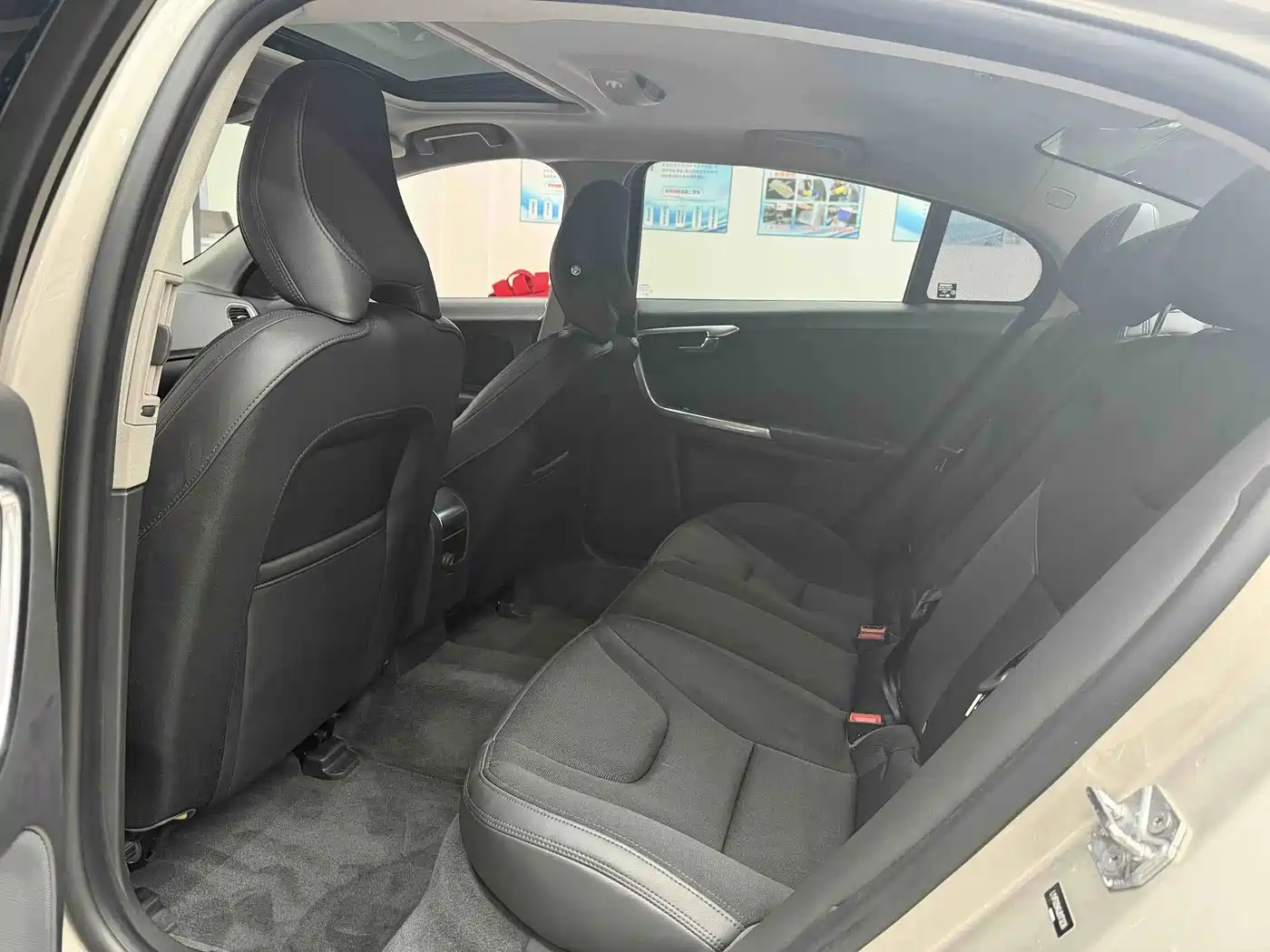 Photo 8 - Volvo S60