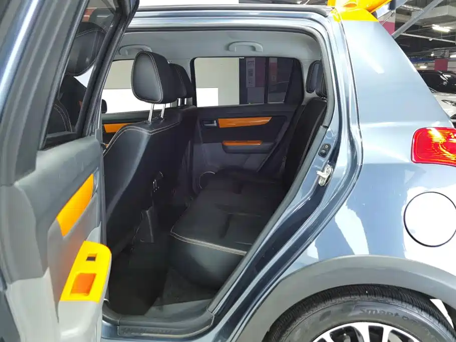 Фото 11 - Suzuki Swift