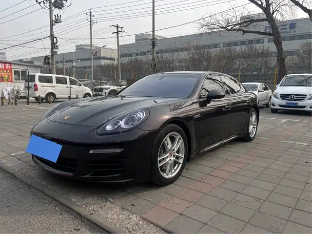 PORSCHE PANAMERA