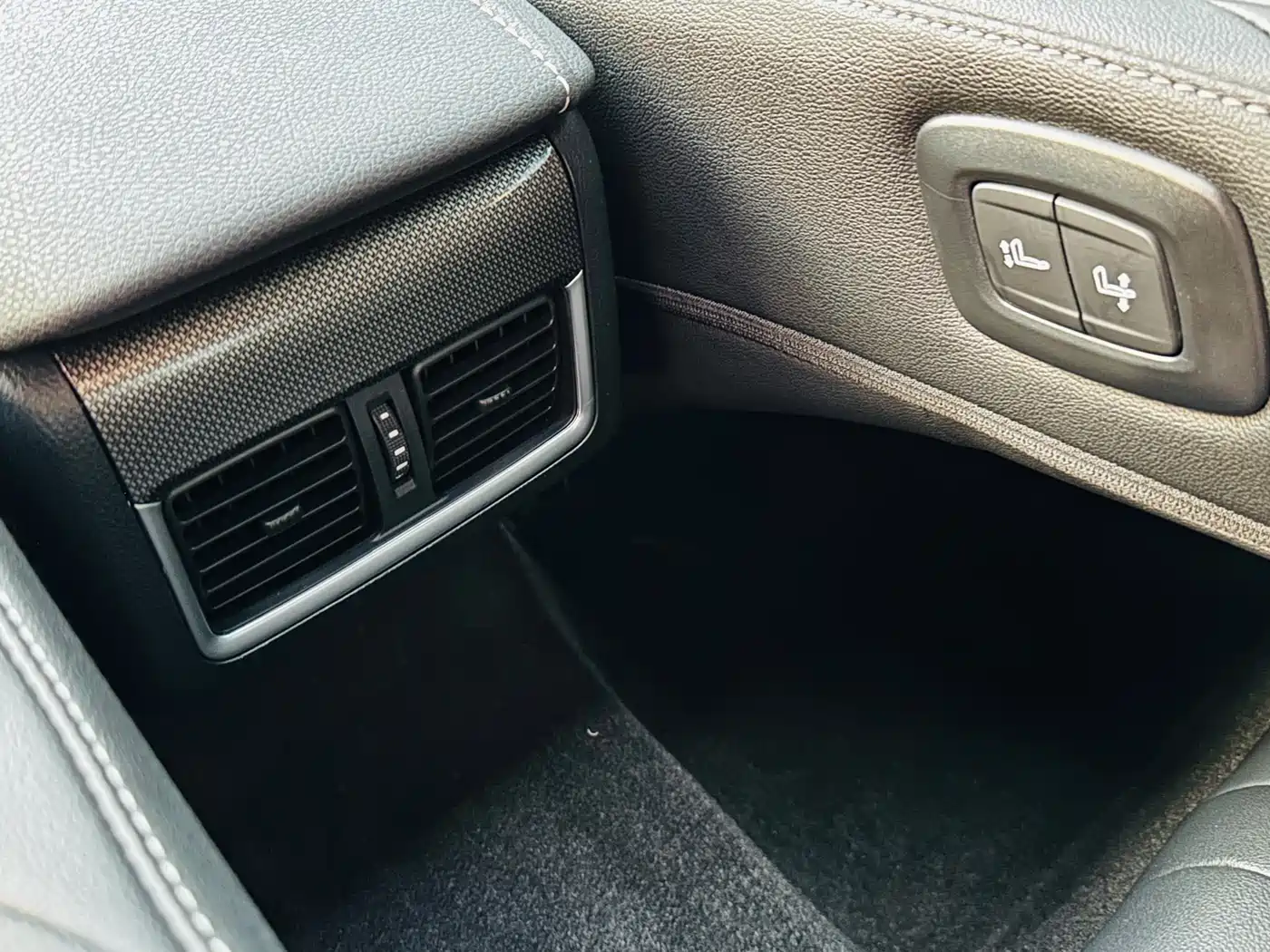 Toyota Camry 2022 2.0S Knight Edition фото 19