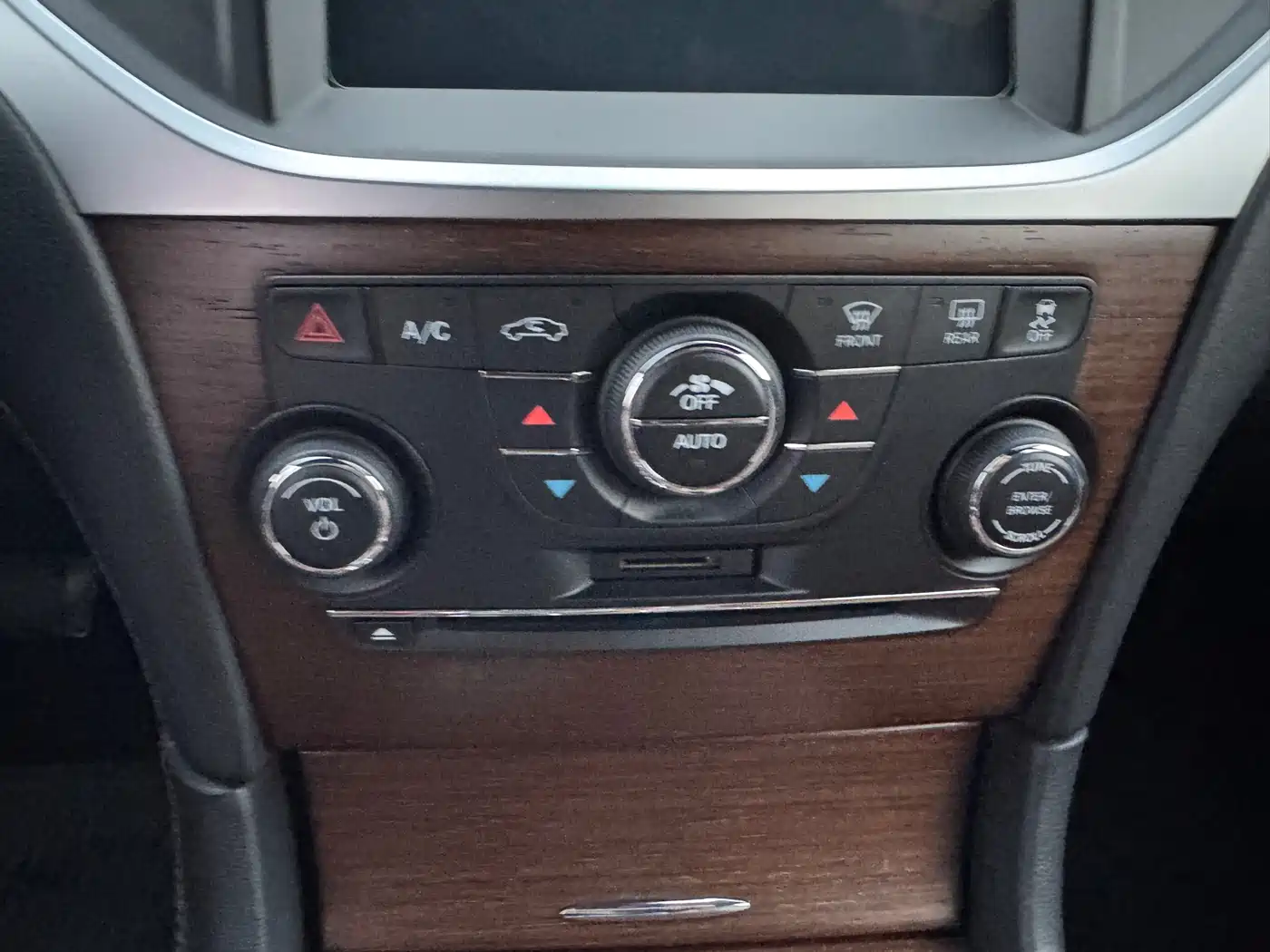 Chrysler 300C (Import) 2014 3.0L Excellence Edition фото 18