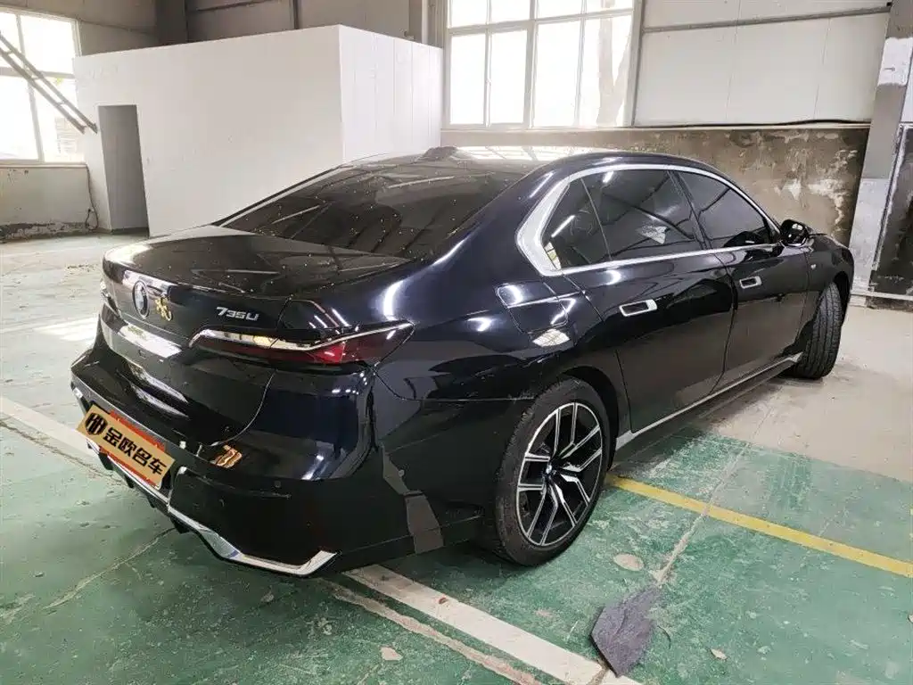 BMW 7-SERIES