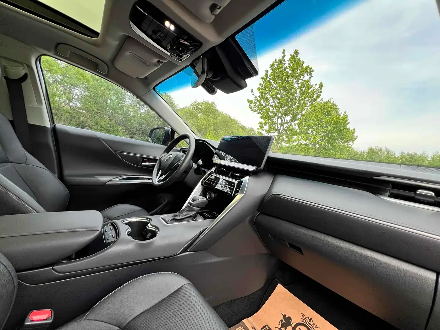 Toyota Venza 2022 2.0L CVT AWD Ultimate Edition фото 10