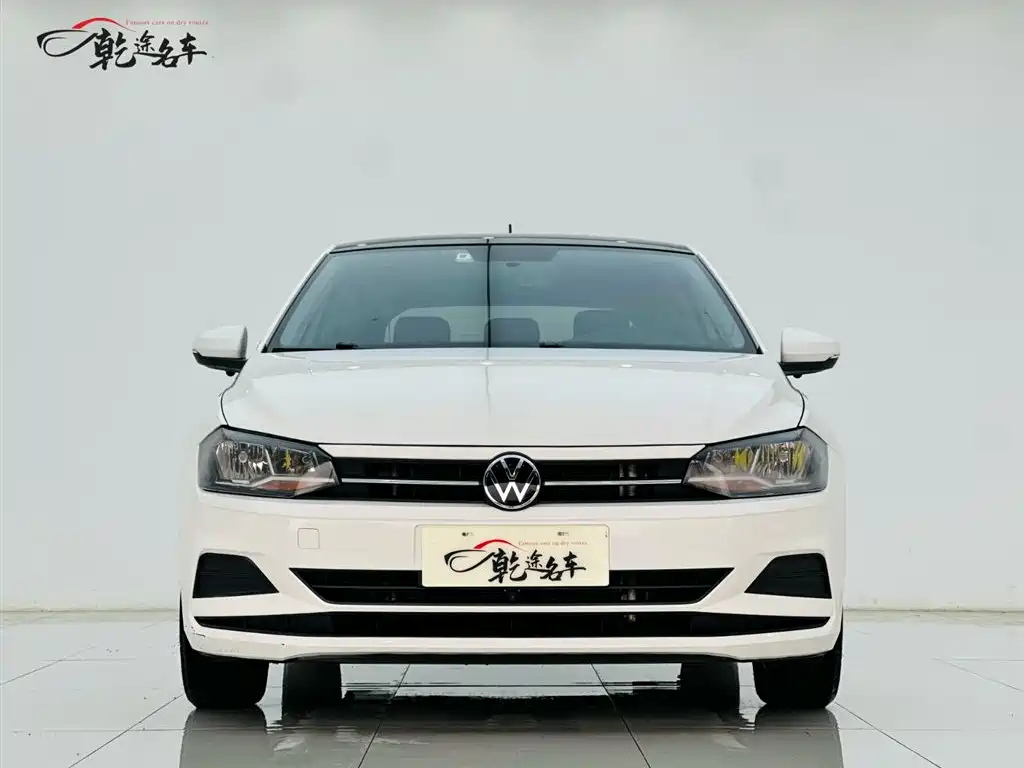 Volkswagen Polo 2021 Plus 1.5L Automatic Panorama Enjoyment Edition фото 2