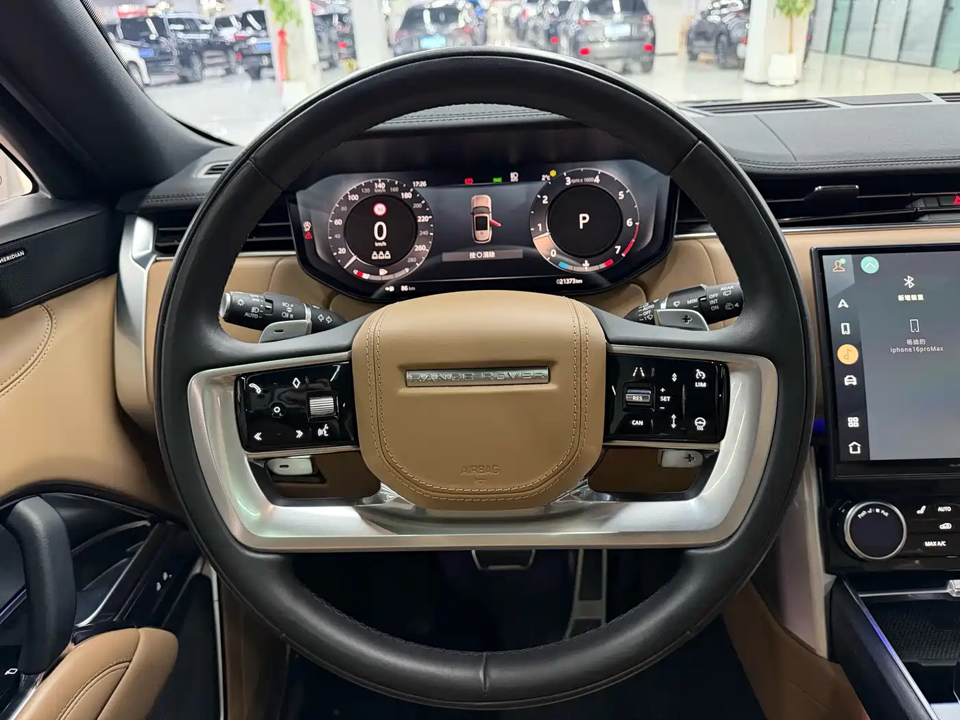 Land Rover Range Rover 2023 3.0 L6 360PS Golden Age Edition фото 17