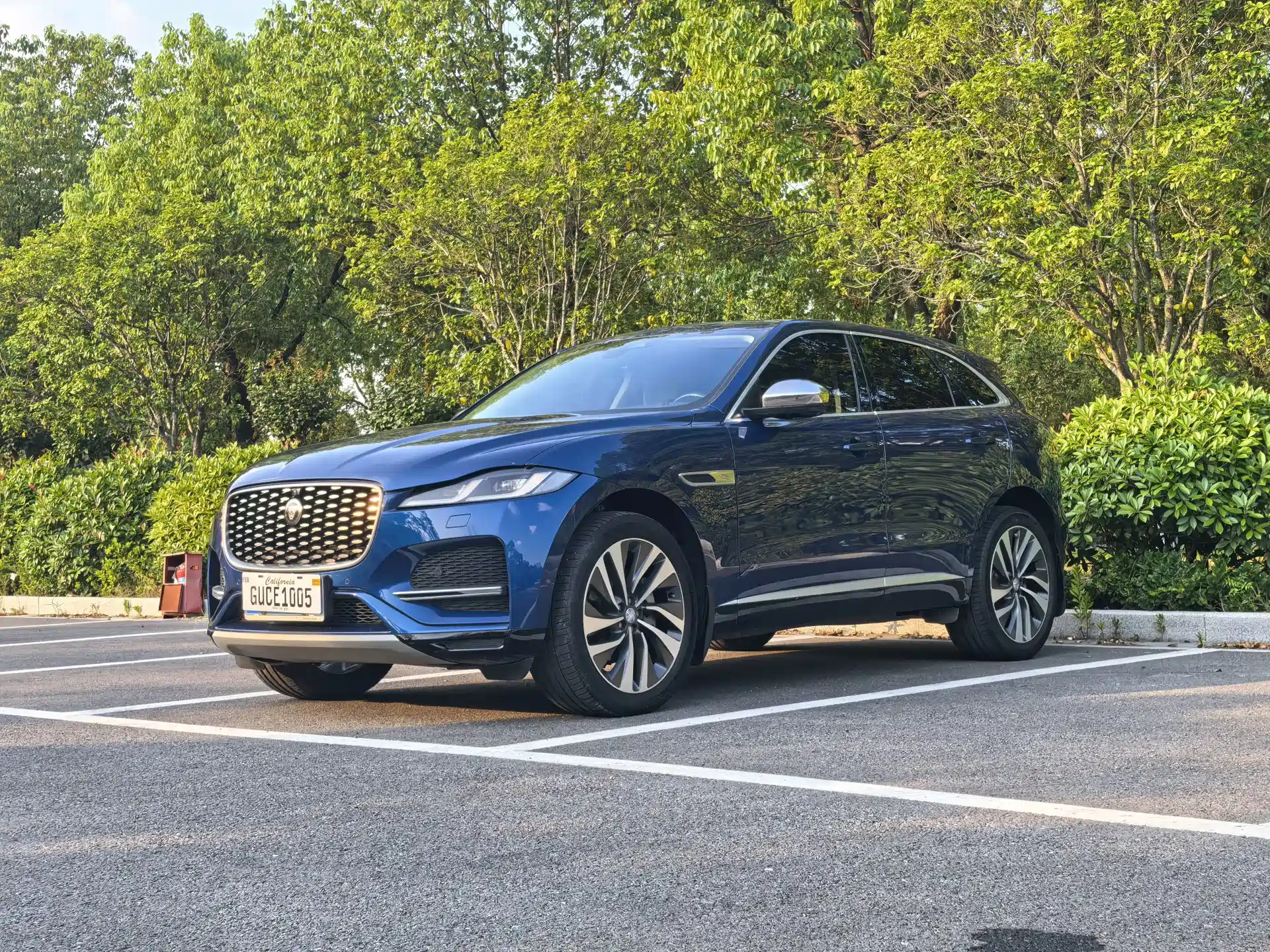 Фото 1 - Jaguar F-PACE