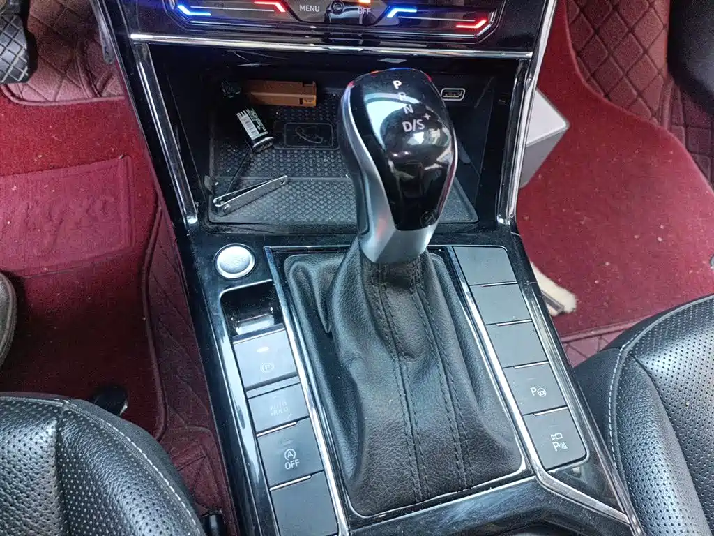 Volkswagen Passat 2023 330TSI Luxury Edition фото 10