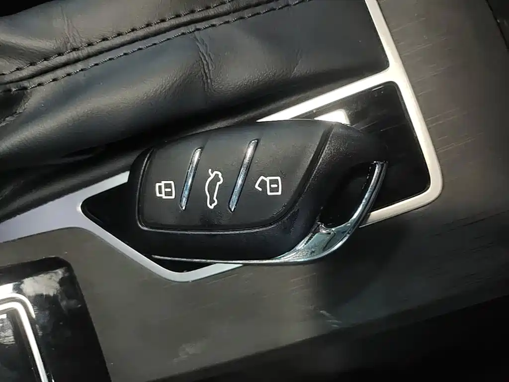 Фото 9 - Roewe i5