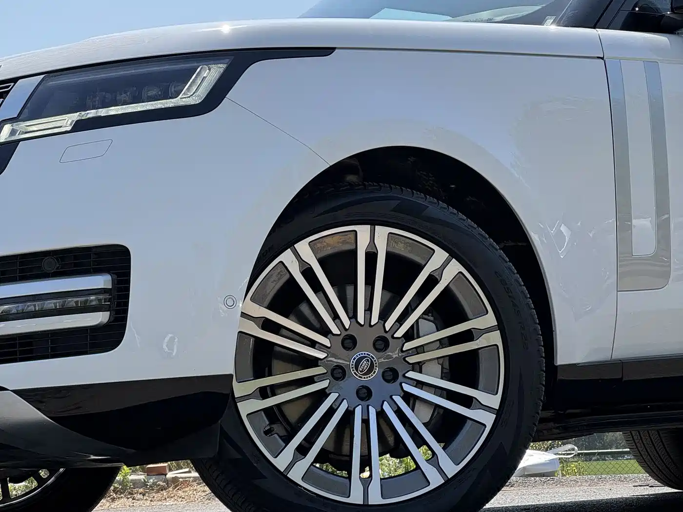 Land Rover Range Rover 2024 3.0 L6 400PS Genesis Extended фото 6
