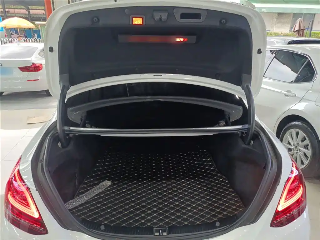 MERCEDES-BENZ CLASS C