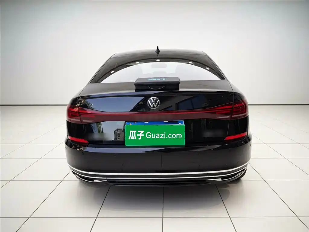 Volkswagen Passat 2023 330TSI Luxury Edition фото 3