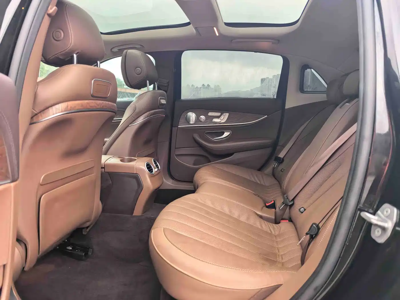 Mercedes-Benz E-Class 2020 E 300 L Luxury Model фото 5