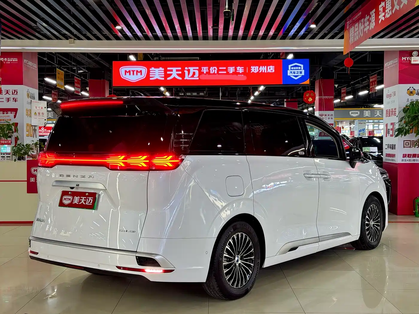 Denza D9 2022 DM-i 970 AWD Flagship фото 4