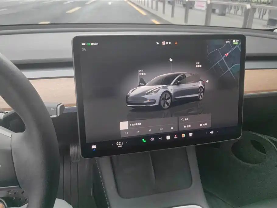 TESLA MODEL 3