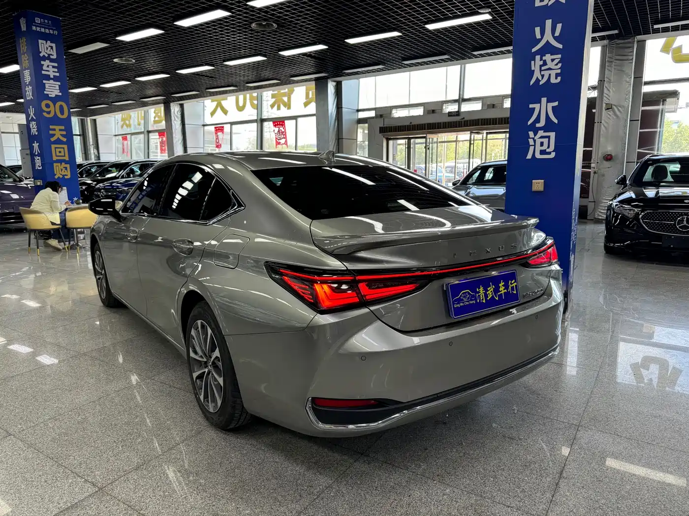Lexus ES 2025 200 Ultimate Edition фото 14