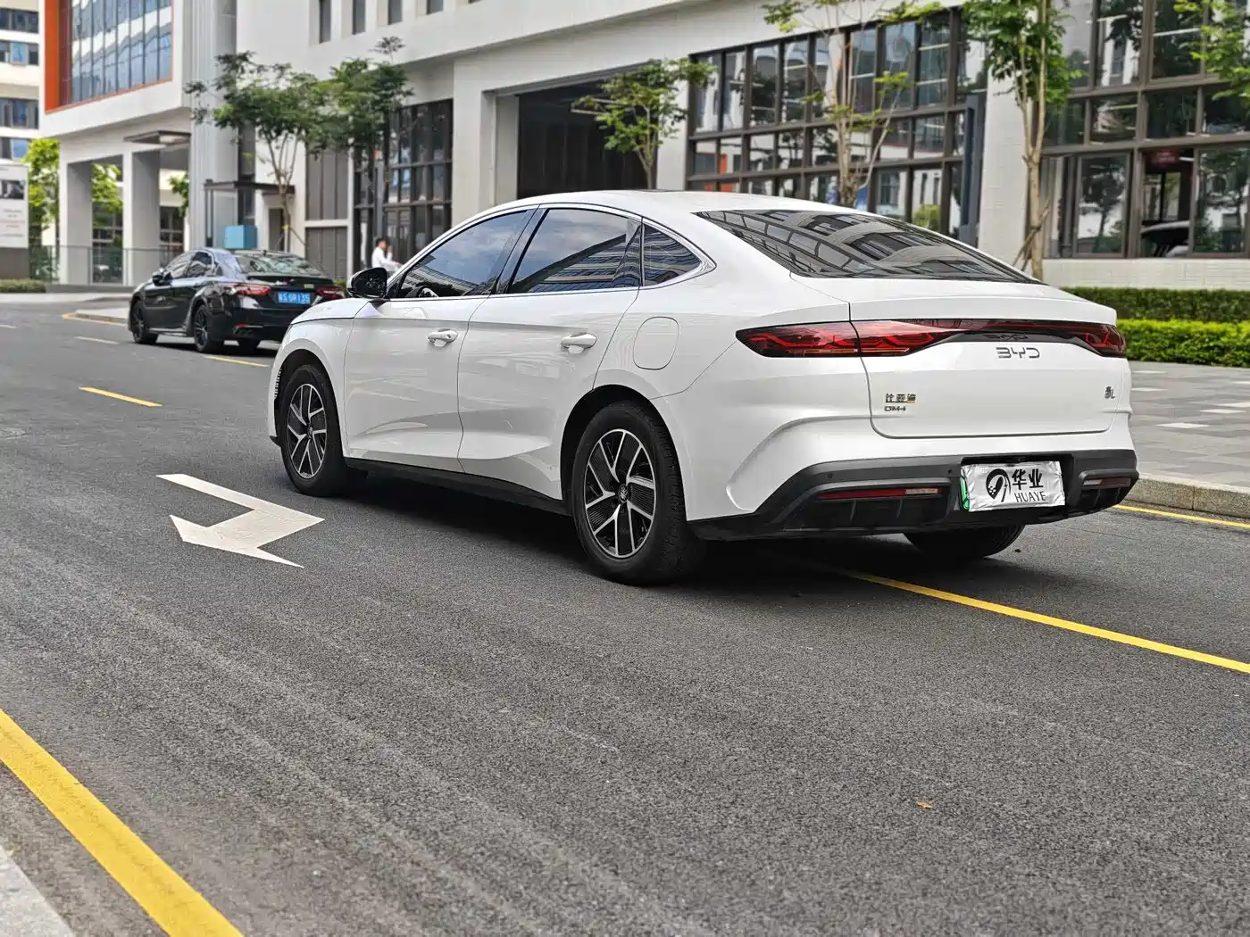 BYD Qin L 2024 DM-i 80KM Superior фото 8