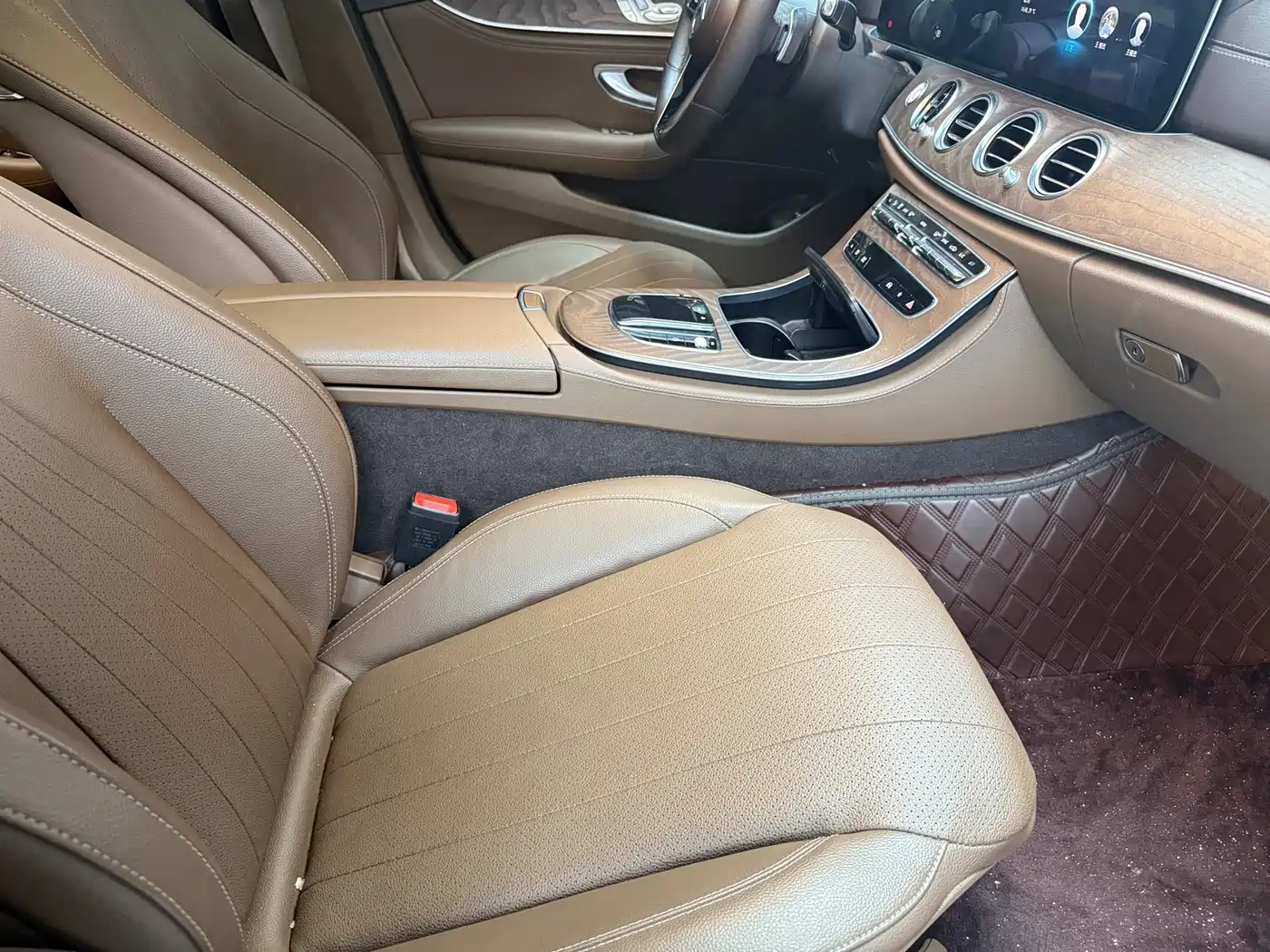 Mercedes-Benz E-Class 2023 E 300 L Fashion фото 8