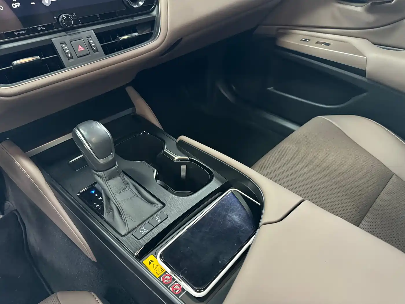 Lexus ES 2025 200 Ultimate Edition фото 10
