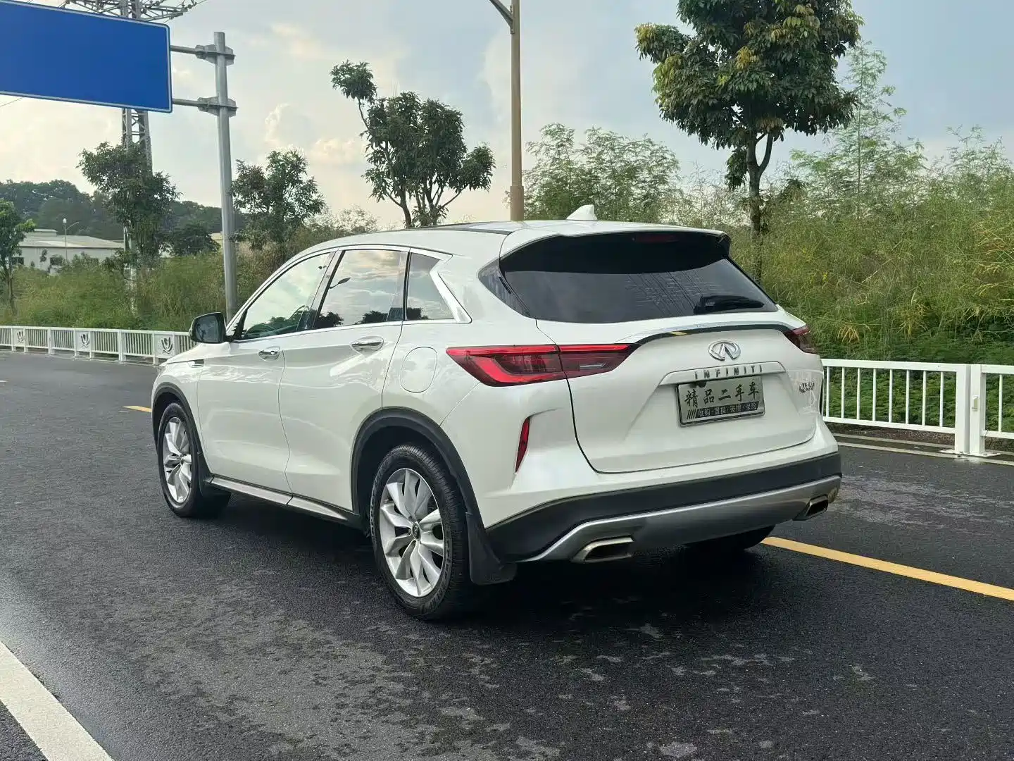 Photo 3 - Infiniti QX50