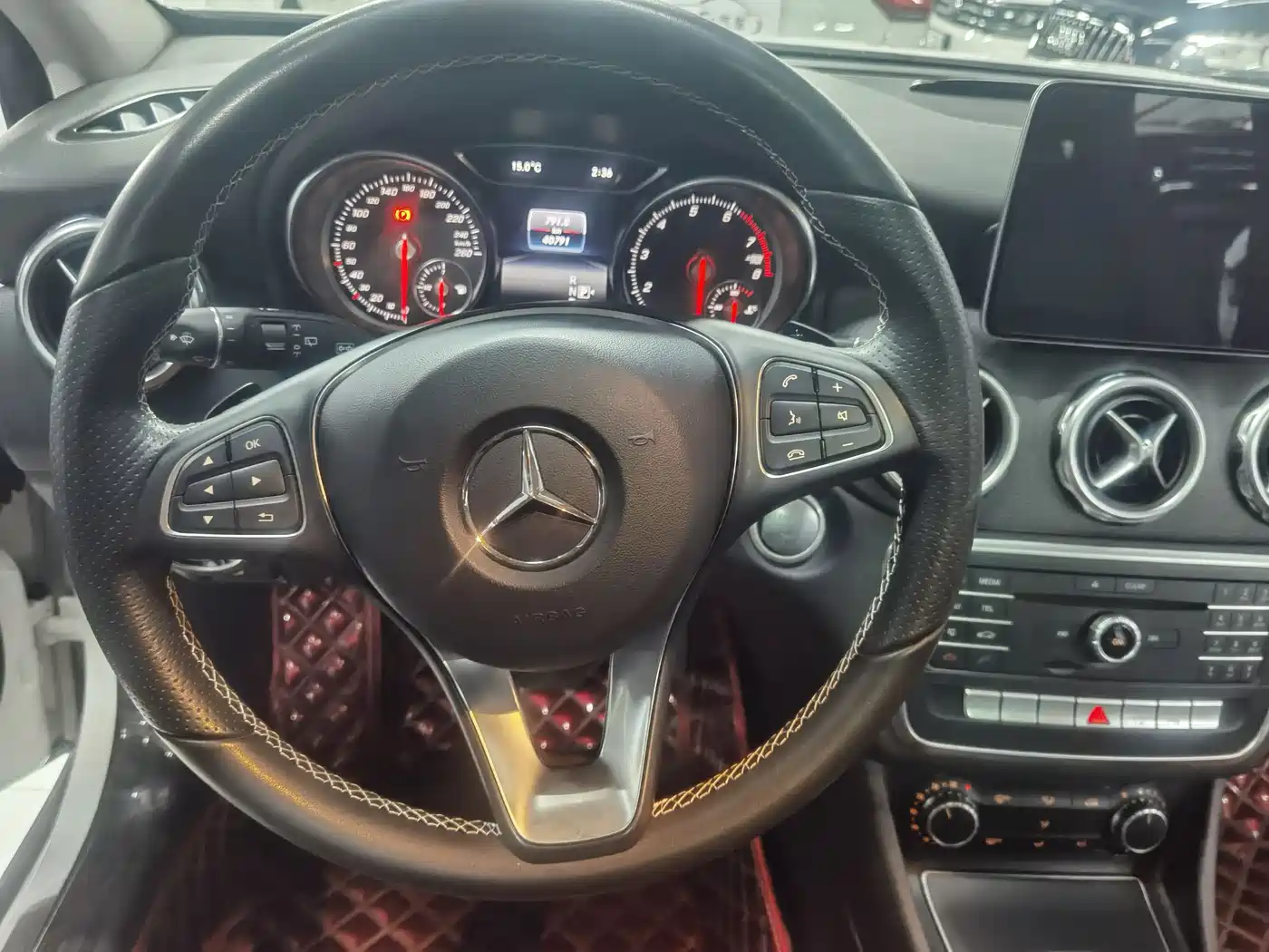 Mercedes-Benz GLA 2018 GLA 200 Dynamic фото 9