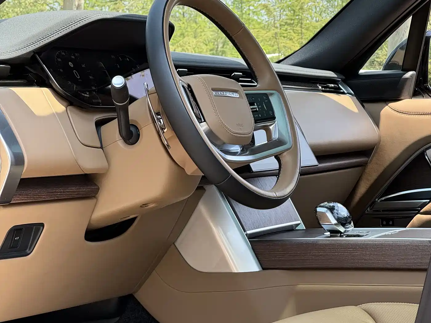 Land Rover Range Rover 2024 3.0 L6 400PS Genesis Extended фото 13