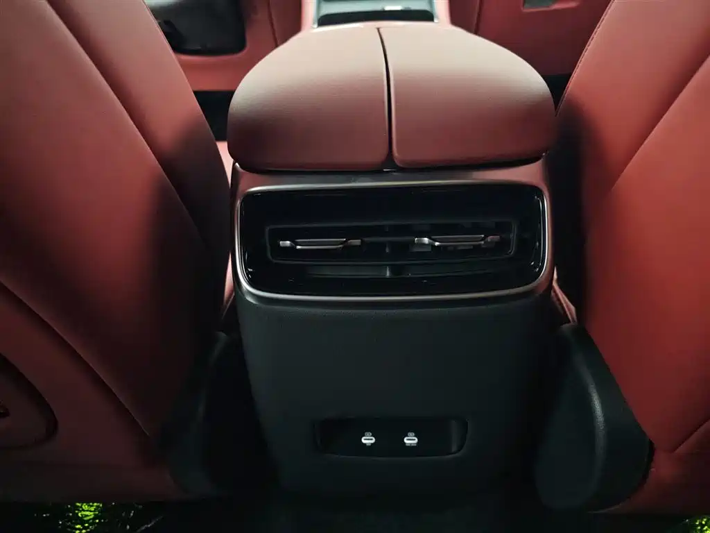 AITO Wenjie AITO M5 2025 Extended Range Ultra AWD фото 16