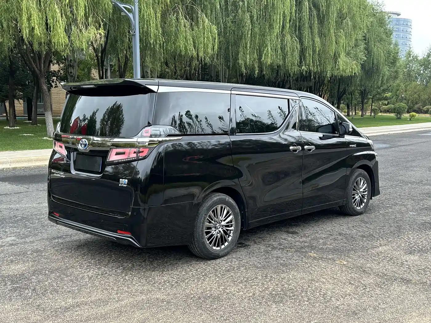Toyota Vellfire 2019 Hybrid 2.5L HV Premium Edition фото 6