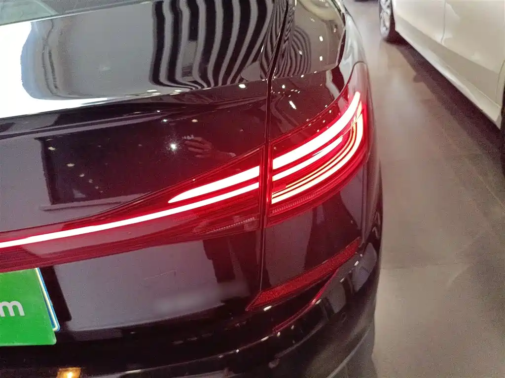Volkswagen Passat 2023 330TSI Starlight Luxury Edition фото 24