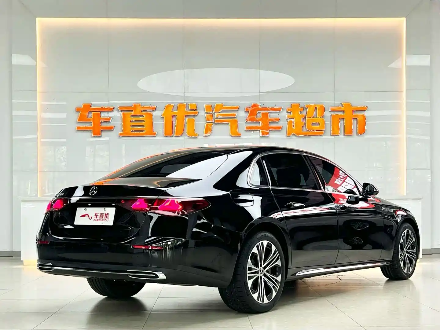 Фото 5 - Mercedes-Benz E-Class