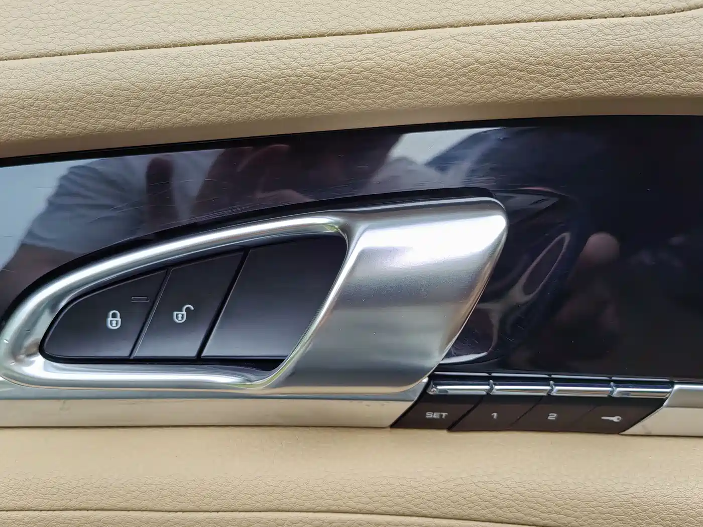 Porsche Panamera 2014 Panamera 4 3.0T фото 21