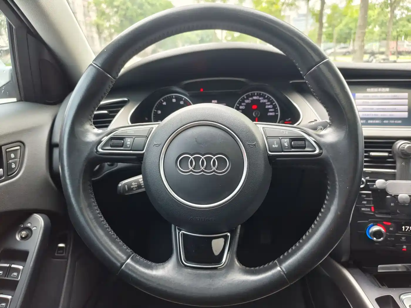 Audi A4L 2013 35 TFSI Automatic Standard фото 17
