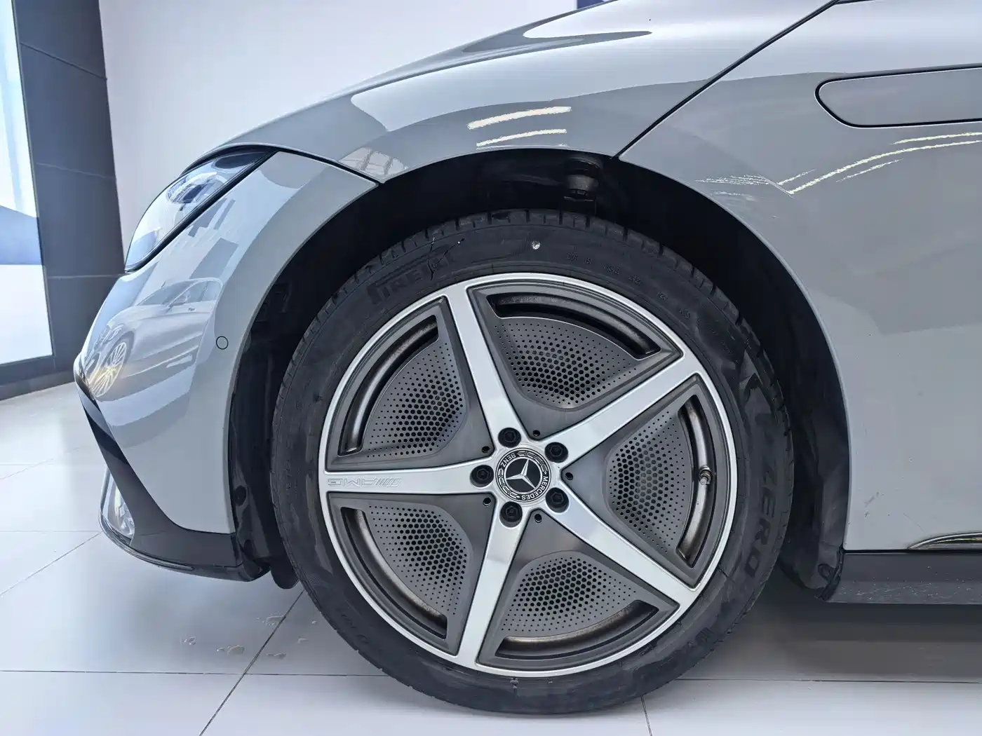 Mercedes-Benz EQE 2025 500 4MATIC Flagship фото 9