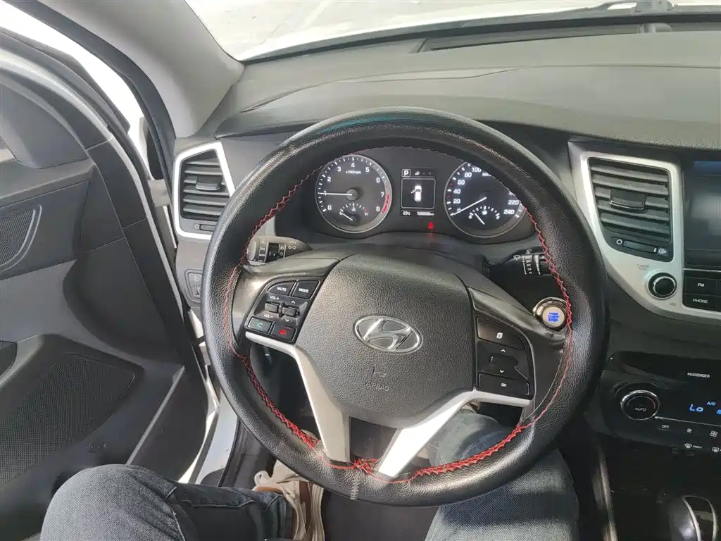 Hyundai Tucson 2015 1.6T Dual Clutch 2WD Smart фото 7