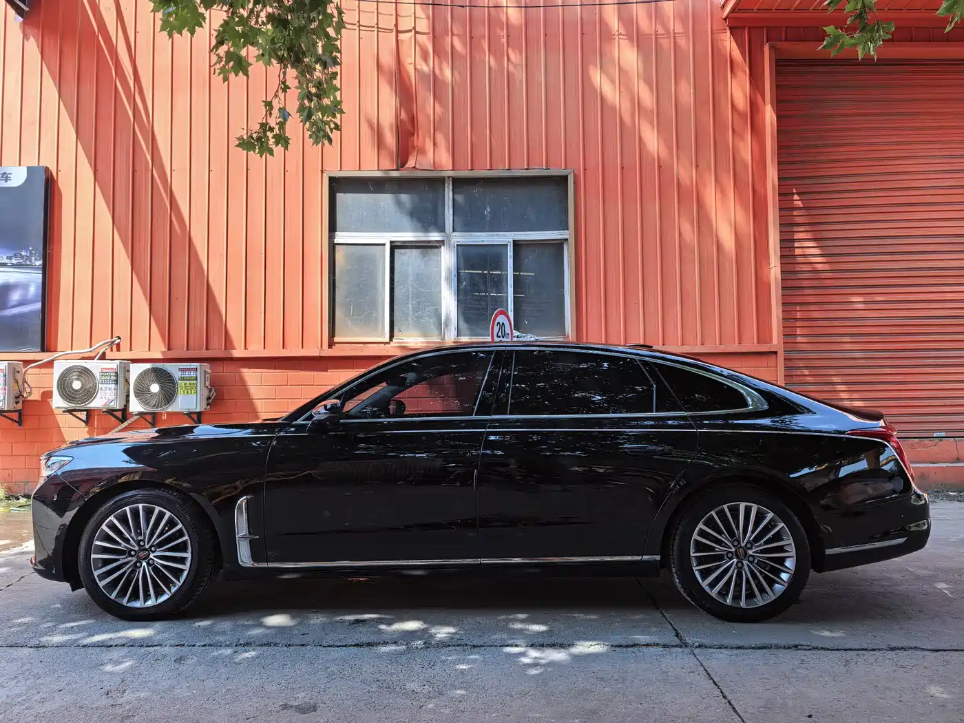 صورة 4 - Hongqi H9