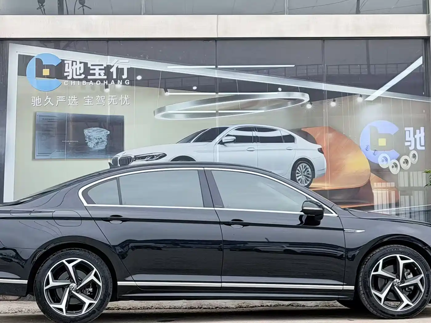 Volkswagen Magotan 2023 Model 2 Million Commemorative Edition 330TSI DSG Luxury фото 3