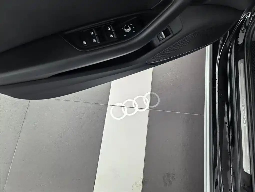 Audi A4 (Import) 2023 Model allroad quattro фото 12