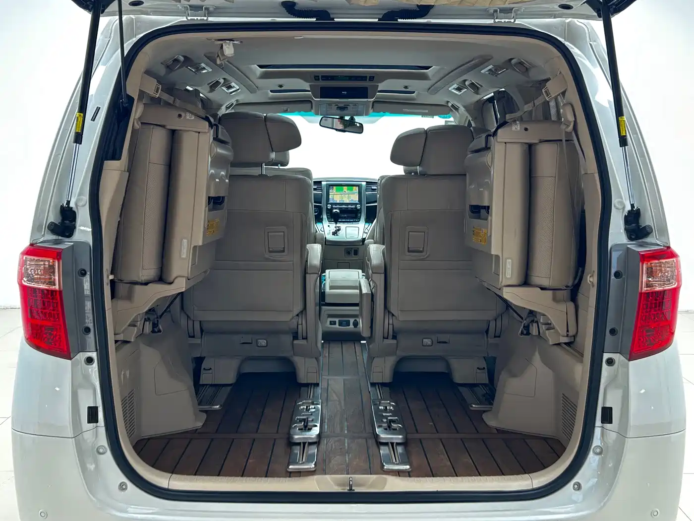 Toyota Alphard фото 23