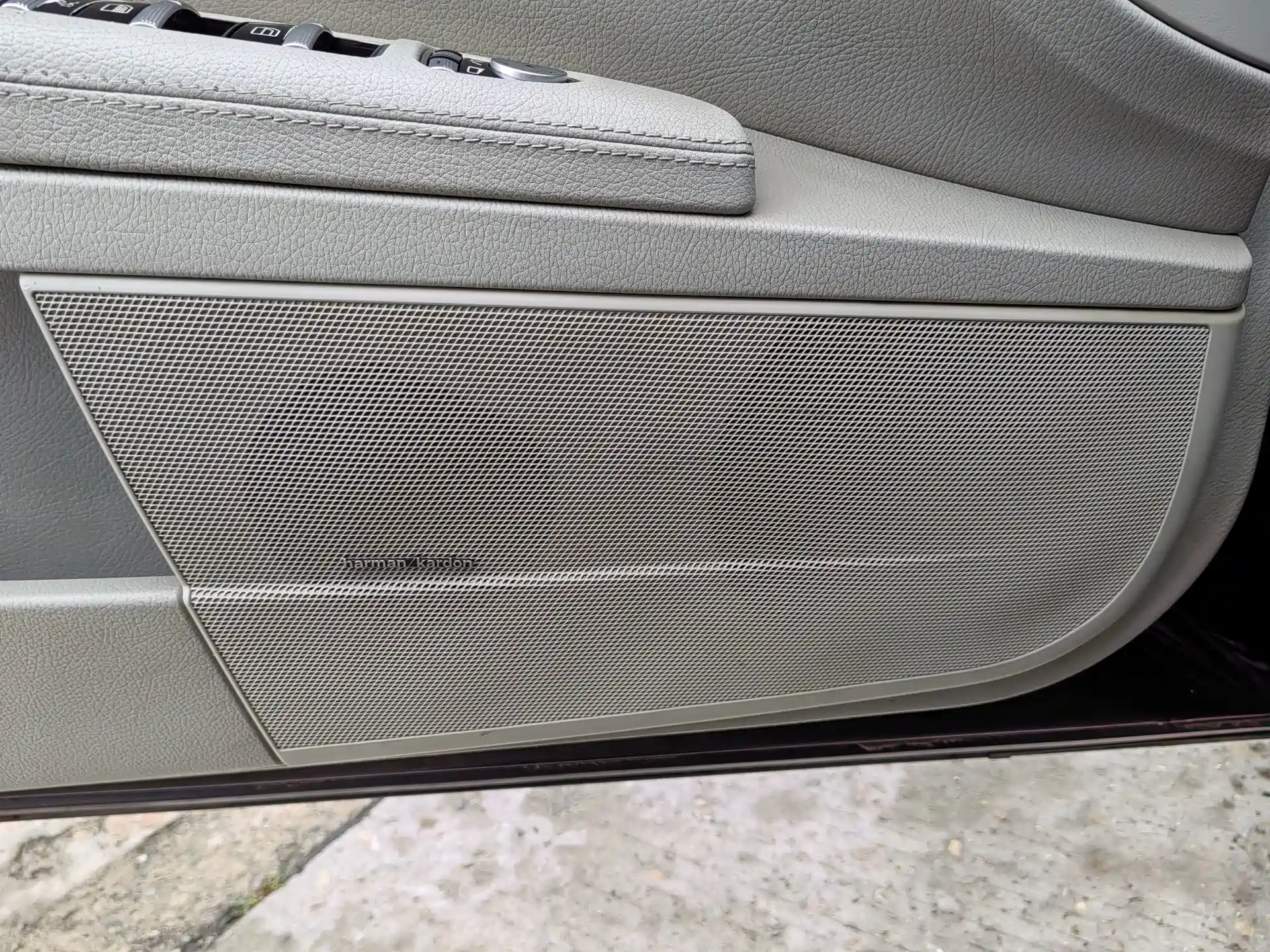 Photo 25 - Mercedes-Benz S-Class