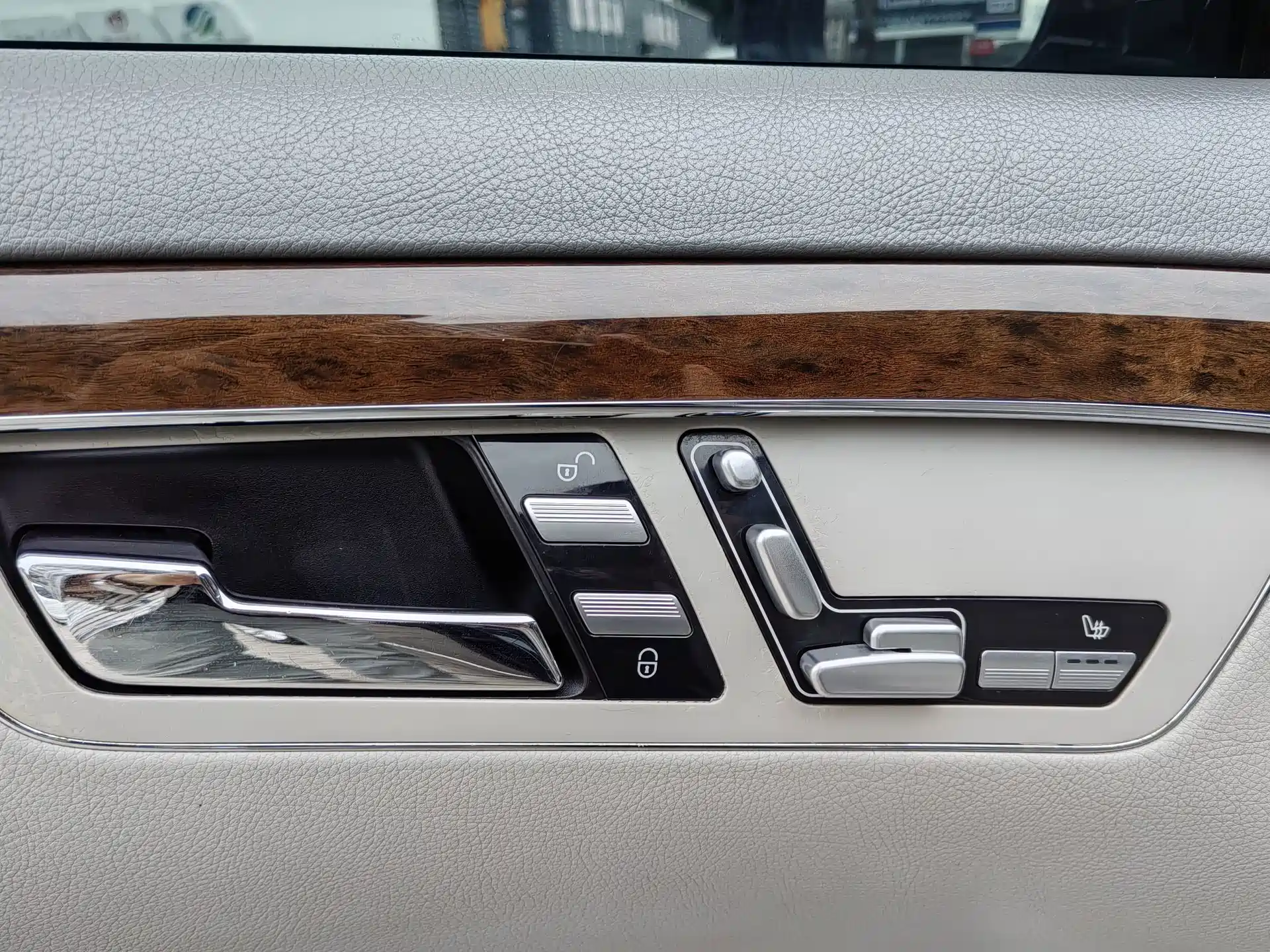 Photo 20 - Mercedes-Benz S-Class