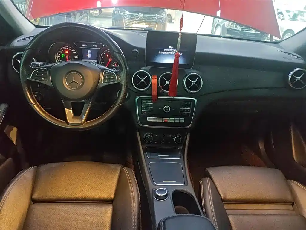 Mercedes-Benz GLA 2018 GLA 200 Dynamic фото 6