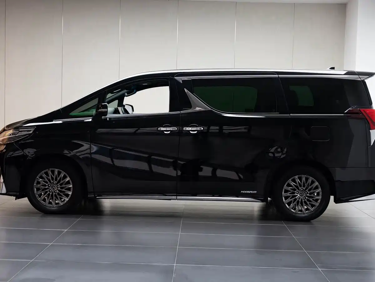 Lexus LM 2020 300h Seven-Seater Elegance Edition фото 7