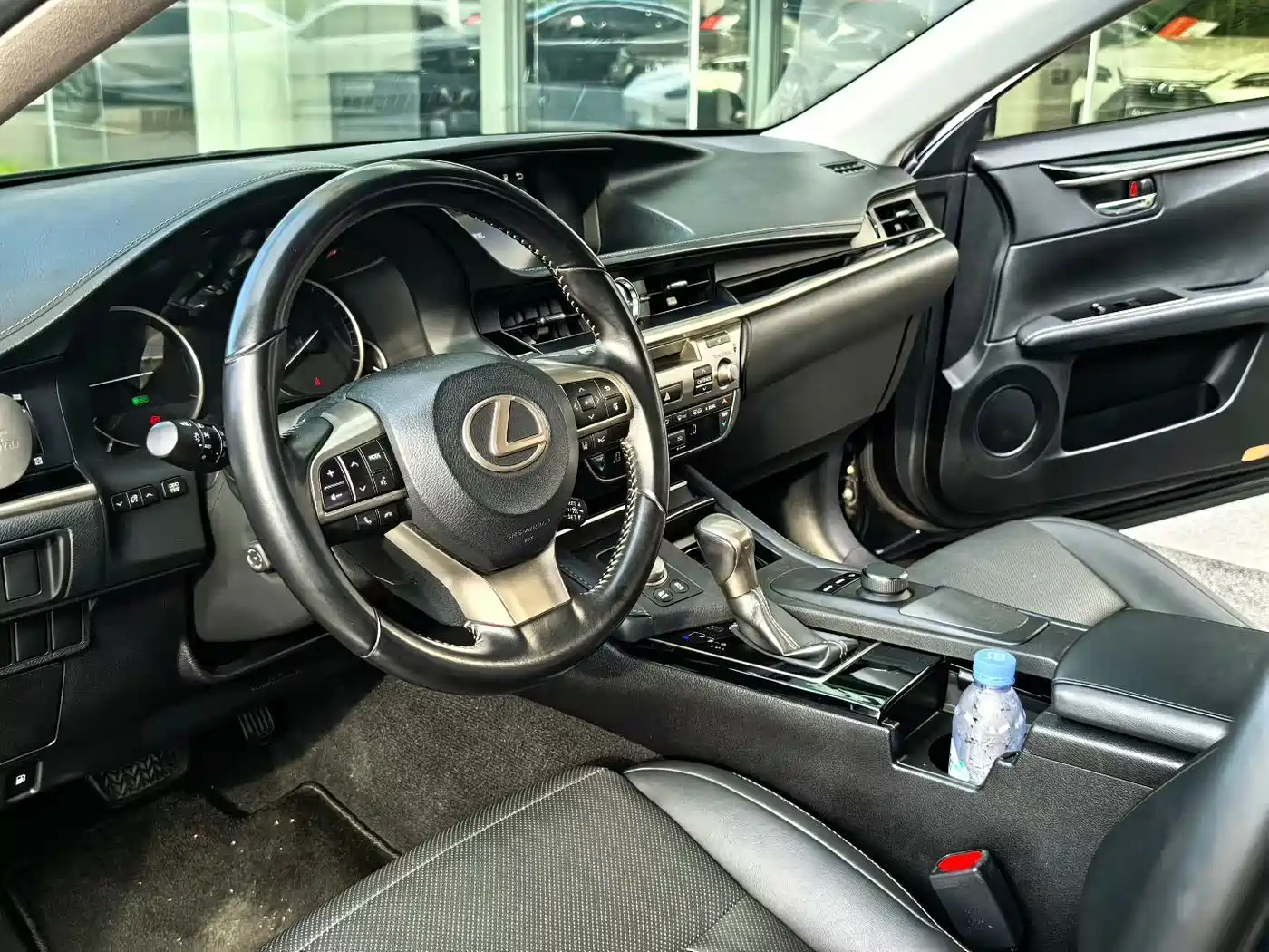 Фото 5 - Lexus ES
