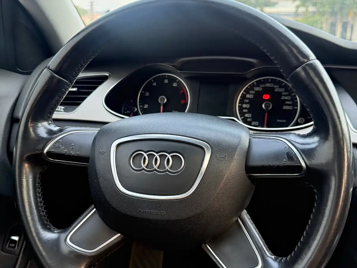 Audi A4L 2013 30 TFSI Automatic Comfort фото 14