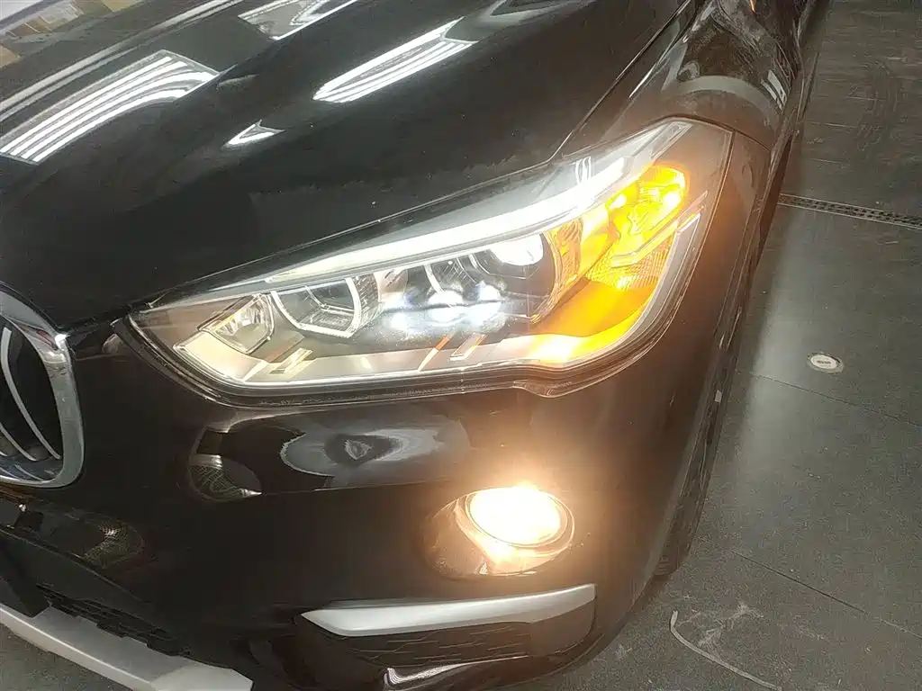 BMW X1 2018 sDrive18Li Premium Model фото 18