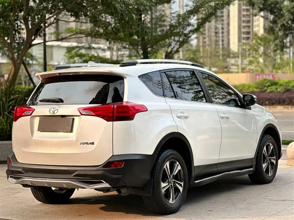 Toyota RAV4 Rongfang 2015 2.0L CVT 2WD Urban Edition фото 10