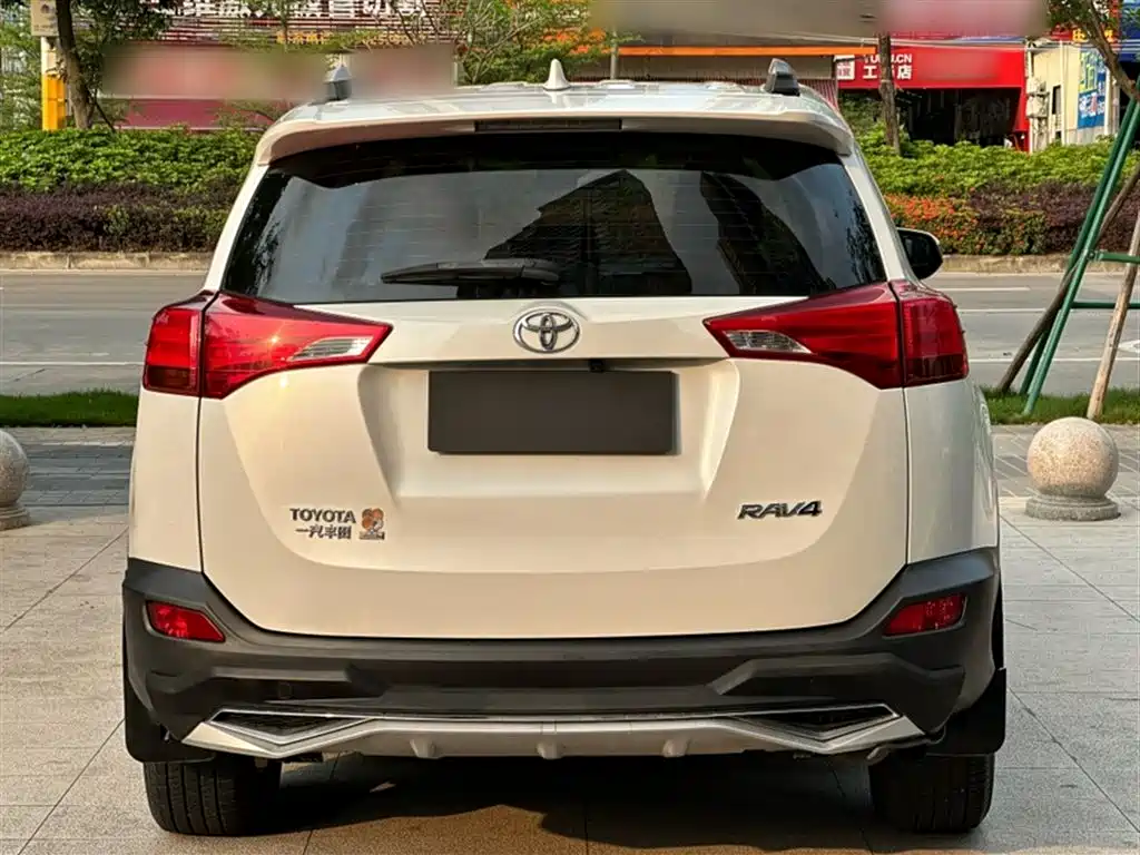 Toyota RAV4 Rongfang 2015 2.0L CVT 2WD Urban Edition фото 13